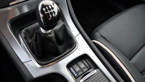 Ford biedt de vernieuwde Mondeo wederom als Econetic aan. Groot verschil met zijn voorganger is de dieselmotor, die voortaan nog maar 1.6 liter groot is. Met 114 gram CO2-uitstoot komt de nieuwste ver