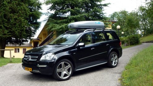 De Mercedes GL-klasse is in zijn huidige gedaante alweer sinds 2006 op de markt. In 2009 volgde er een facelift en bracht de Duitse fabrikant de GL 350 CDI BlueTec die al voldoet aan Euro 6, een emiss