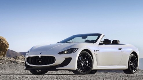 Maserati gaat op de Porsche-toer en voegt wederom een uitvoering toe aan het gamma. In Parijs toont de fabrikant een zoveelste uitvoering van de GranCabrio. De GranCabrio MC, ofwel de dakloze versie v