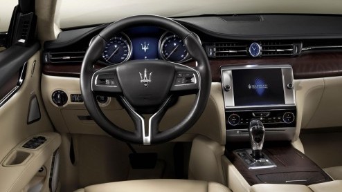 Maserati heeft de eerste fotos van de compleet nieuwe Quattroporte wereldkundig gemaakt. Helaas houdt de fabrikant zijn kaken nog stijf op elkaar voor wat betreft de technische details. Update: En di