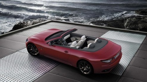 Maserati heeft van de succesvolle GranCabrio convertible een nog sportievere versie op de markt gebracht: de GranCabrio Sport. Met meer vermogen, een sneller werkende versnellingsbak en een onderschei