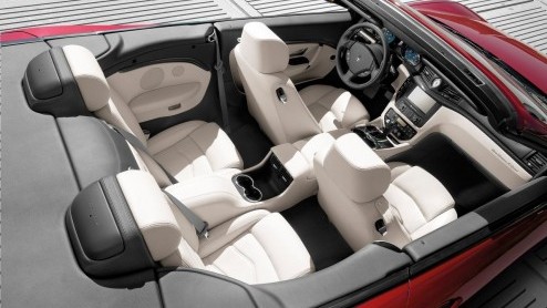 Maserati heeft van de succesvolle GranCabrio convertible een nog sportievere versie op de markt gebracht: de GranCabrio Sport. Met meer vermogen, een sneller werkende versnellingsbak en een onderschei