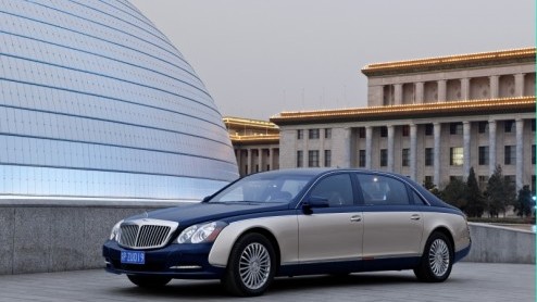 Het voortbestaan van Maybach is onzeker. Topman Dieter Zetsche heeft tegenover Automotive News verklaard op 1 juli knopen door te zullen hakken: of ze gooien de handdoek in de ring of ze gaan met een 