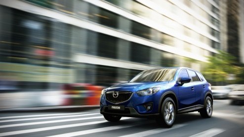 De nieuwe Mazda CX-5 wordt binnenkort onthuld en komt begin 2012 op de markt. Mazda laat alvast weten hoe de vork van de compacte crossover in de steel zit met meer informatie en nieuwe beelden. En al