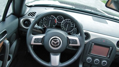 Autotest vernieuwde Mazda MX-5 model 2013 in de smakelijke Hanabi-uitvoering.