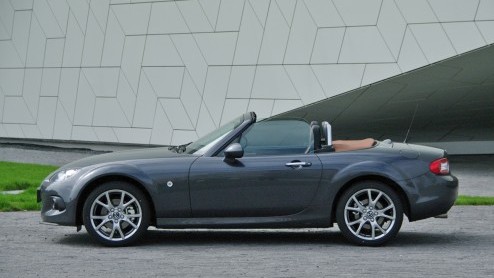 Autotest vernieuwde Mazda MX-5 model 2013 in de smakelijke Hanabi-uitvoering.