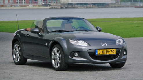 Autotest vernieuwde Mazda MX-5 model 2013 in de smakelijke Hanabi-uitvoering.