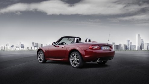 Mazda presenteert in Genve de MX-5 Hanabi, een limited edition met aangepast in- en exterieur.
