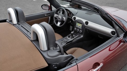Mazda presenteert in Genve de MX-5 Hanabi, een limited edition met aangepast in- en exterieur.