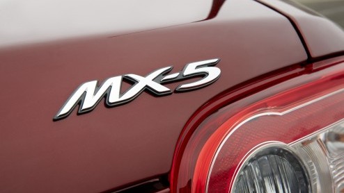 Mazda presenteert in Genve de MX-5 Hanabi, een limited edition met aangepast in- en exterieur.