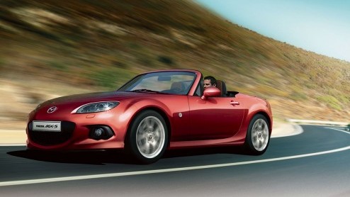 Mazda heeft de prijzen bekend gemaakt van de MX-5 Hanabi Limited Edition. De Roadster gaat voor 32.990 euro de deur uit en de Roadster Coup in de Hanabi-uitvoering is er vanaf 35.490 euro.