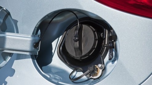 Belastingvrije auto's schieten als paddenstoelen uit de grond. Een blik op de verkoopstatistieken leert dat die modellen ook gretig aftrek vinden in de showroom. Mazda wilt een graantje meepikken met