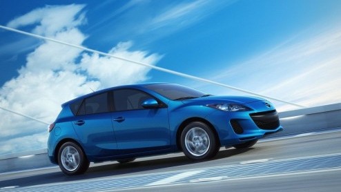 Mazda heeft de vernieuwde Mazda3 in Frankfurt voorgesteld. Een sportievere neus, opgewaardeerd interieur, standaard TomTom navigatie en een zuinige '20% bijtelling' diesel gaat de vertrouwde middenkla