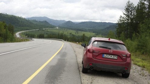 Om de introductie van de nieuwe Mazda3 kracht bij te zetten, rijdt Mazda met acht geheel nieuwe Mazda3s van Hiroshima naar Frankfurt, alwaar de auto aan het grote publiek wordt getoond tijdens de IAA
