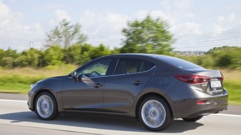 Mazda heeft een prijskaartje gehangen aan de Mazda3 Sedan. Tevens komt de fabrikant met aantrekkelijke Skylease uitvoeringen voor zowel de Mazda3 Hatchback als Sedan.