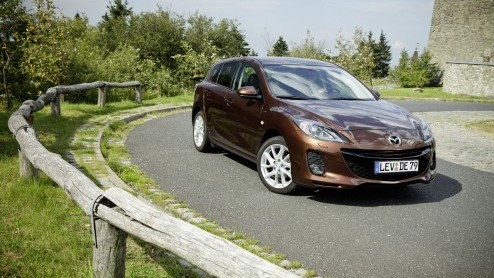 Het is even goed kijken, maar Mazda heeft de Mazda3 vernieuwd. Het bestverkochte model is in alle opzichten ietsje bijgeschaafd en kan nu bij zakelijk gebruik ook met 20% bijtelling worden gereden. Da