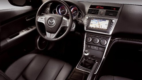 Mazda is toe aan de tweede generatie Mazda 6. De Japanners geven hun nieuwe middenklasser een sportieve look, die hij volgens het merk ook op de weg gaat waarmaken. Samen met hoogwaardige materialen e