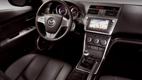 We hebbben de nieuwe Mazda 6 al even gezien, maar vanaf januari vinden we sedan in de showrooms. In februari volgt de Hatchback en in maart de SportBreak. Het is het tweede model van Mazda dat ontwikk