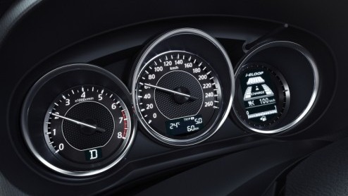 Mazda is klaar voor de verkoop van de Mazda6 en heeft daarom het doek officieel verwijderd van de nieuwe generatie. De middenklasser staat eind oktober bij de dealer en zal in een voor zakelijk rijder