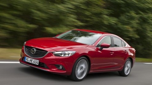 De nieuwe Mazda6 staat nu bij de dealer en dus is het de hoogste tijd om in navolging van de vanafprijs ook de prijzen van de overige varianten bekend te maken. De line up bestaat uit twee carrosserie