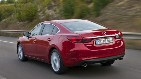 De nieuwe Mazda6 staat nu bij de dealer en dus is het de hoogste tijd om in navolging van de vanafprijs ook de prijzen van de overige varianten bekend te maken. De line up bestaat uit twee carrosserie