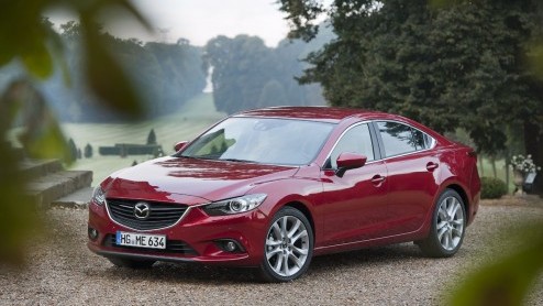 De nieuwe Mazda6 staat nu bij de dealer en dus is het de hoogste tijd om in navolging van de vanafprijs ook de prijzen van de overige varianten bekend te maken. De line up bestaat uit twee carrosserie