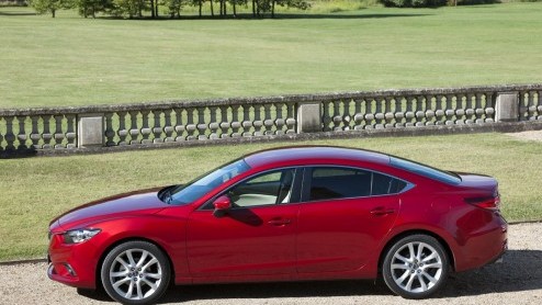 De nieuwe Mazda6 staat nu bij de dealer en dus is het de hoogste tijd om in navolging van de vanafprijs ook de prijzen van de overige varianten bekend te maken. De line up bestaat uit twee carrosserie