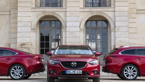 De nieuwe Mazda6 staat nu bij de dealer en dus is het de hoogste tijd om in navolging van de vanafprijs ook de prijzen van de overige varianten bekend te maken. De line up bestaat uit twee carrosserie
