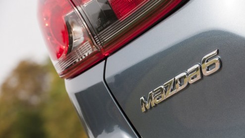 De nieuwe Mazda6 staat nu bij de dealer en dus is het de hoogste tijd om in navolging van de vanafprijs ook de prijzen van de overige varianten bekend te maken. De line up bestaat uit twee carrosserie