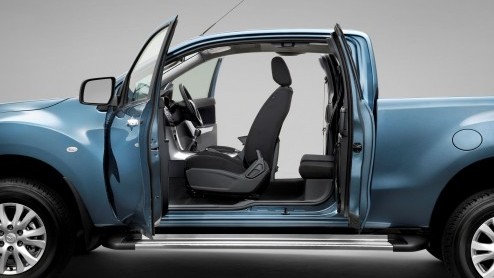 Mazdas nieuwe pick-up BT-50 met enkele cabine is klaar voor zijn onthulling; op de Australian International Motor Show begin juli staat het stoere werkpaard officieel in de schijnwerpers. Fotos en d