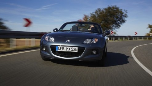 Bij Mazda kijken ze alweer uit naar het voorjaar. Eind maart debuteert de facelift van de populaire roadster MX-5. Het faceliftmodel wordt leverbaar met de 126 pk sterke 1.8 liter benzinemotor die naa