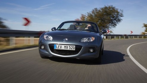 Aankomend voorjaar arriveert de vernieuwde Mazda MX-5 bij de dealer. De importeur grijpt alvast de gelegenheid aan om een variant met automatische transmissie aan te kondigen, de 2.0 benzine in de uit