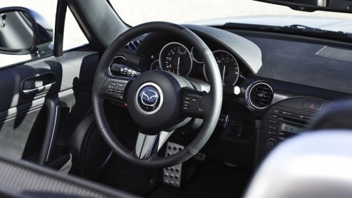 Bij Mazda kijken ze alweer uit naar het voorjaar. Eind maart debuteert de facelift van de populaire roadster MX-5. Het faceliftmodel wordt leverbaar met de 126 pk sterke 1.8 liter benzinemotor die naa