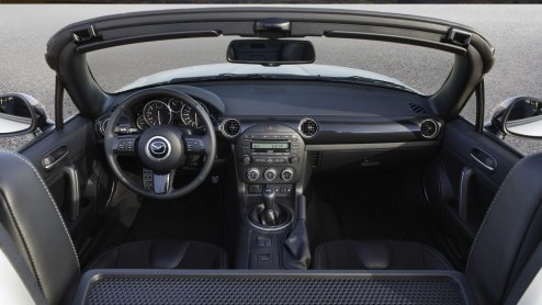 Bij Mazda kijken ze alweer uit naar het voorjaar. Eind maart debuteert de facelift van de populaire roadster MX-5. Het faceliftmodel wordt leverbaar met de 126 pk sterke 1.8 liter benzinemotor die naa