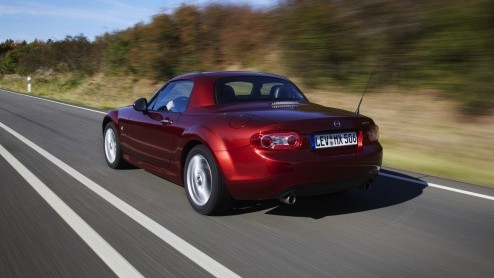 Bij Mazda kijken ze alweer uit naar het voorjaar. Eind maart debuteert de facelift van de populaire roadster MX-5. Het faceliftmodel wordt leverbaar met de 126 pk sterke 1.8 liter benzinemotor die naa