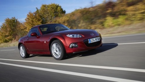 Aankomend voorjaar arriveert de vernieuwde Mazda MX-5 bij de dealer. De importeur grijpt alvast de gelegenheid aan om een variant met automatische transmissie aan te kondigen, de 2.0 benzine in de uit
