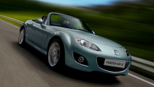 In Genve introduceert Mazda een nieuwe speciale versie van de MX-5, de Kaminari, voor de Europese markt. Het merk trakteert op een exclusief uitgeruste en gelimiteerde versie, leverbaar met soft- en 