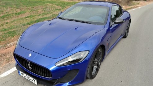 Maserati breekt met de GranTurismo MC Stradale werkelijk alle records. Het is de snelste, krachtigste, lichtste en ongetwijfeld meest luide Maserati ooit gebouwd. Genoeg redenen om de recordhouder een
