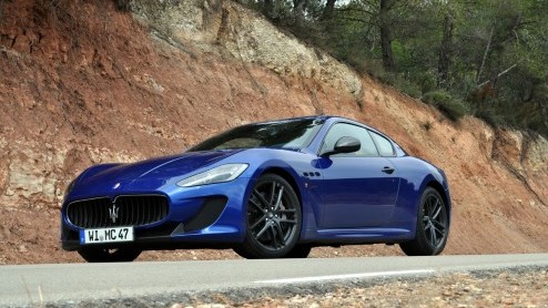 Maserati breekt met de GranTurismo MC Stradale werkelijk alle records. Het is de snelste, krachtigste, lichtste en ongetwijfeld meest luide Maserati ooit gebouwd. Genoeg redenen om de recordhouder een