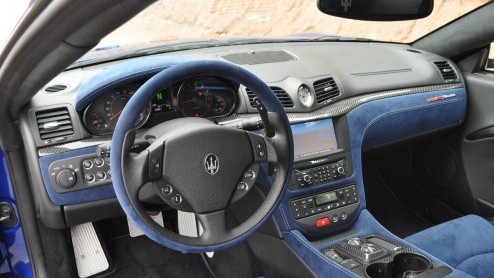 Maserati breekt met de GranTurismo MC Stradale werkelijk alle records. Het is de snelste, krachtigste, lichtste en ongetwijfeld meest luide Maserati ooit gebouwd. Genoeg redenen om de recordhouder een