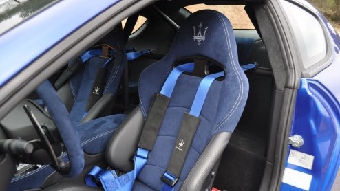 Maserati breekt met de GranTurismo MC Stradale werkelijk alle records. Het is de snelste, krachtigste, lichtste en ongetwijfeld meest luide Maserati ooit gebouwd. Genoeg redenen om de recordhouder een