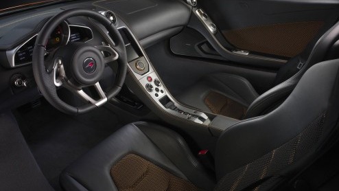 Nog meer sportief nieuws vandaag; we weten wat de McLaren MP4-12C moet gaan kosten! De importeur heeft de vanafprijs vastgesteld op 257.755 euro. Voor dat bedrag kun je je hart op halen met een 3.8 li