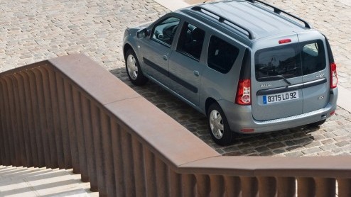 Naast de Duster Aniversare introduceert Dacia nu ook twee extra rijk uitgeruste uitvoeringen van de Sandero en de Logan MCV. Het duo is - ter gelegenheid van het vijfjarige jubileum van Dacia - leverb