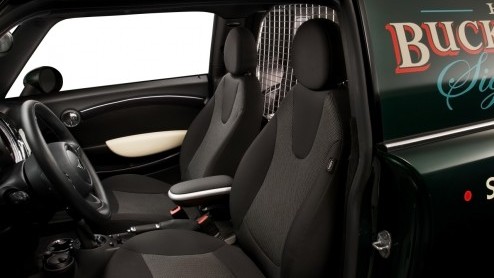Het is eigenlijk geen verrassing maar wel groot MINI-nieuws. Mini neemt de Clubvan in productie! Wat dat is? Een bedrijfswagenversie van de Clubman, zo ongeveer. Na de zomer staat hij in de showrooms.