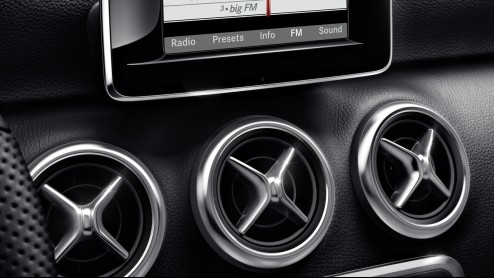 Zelden heeft een nieuwe editie van een automodel meer afgeweken van zijn voorganger dan de nieuwe Mercedes-Benz A-Klasse. De twee lijken absoluut niet op elkaar, kennen een geheel afwijkende construct