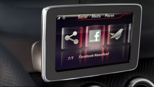 Zelden heeft een nieuwe editie van een automodel meer afgeweken van zijn voorganger dan de nieuwe Mercedes-Benz A-Klasse. De twee lijken absoluut niet op elkaar, kennen een geheel afwijkende construct