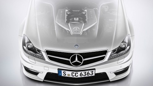 En we blijven wij sportief-en-in-aantocht-nieuws. Mercedes-Benz heeft namelijk de C63 AMG Coup Black Series in voorbereiding. Deze exclusieve uitspatting vormt het topmodel van de C-Klasse, die eind 