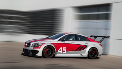 Mercedes CLA 45 AMG Racing Series klaar voor autosport en racerij.