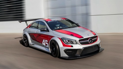 Mercedes CLA 45 AMG Racing Series klaar voor autosport en racerij.