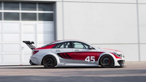 Mercedes CLA 45 AMG Racing Series klaar voor autosport en racerij.